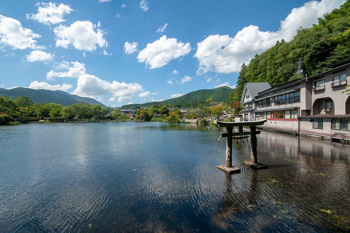 Kinrin Lake (Lake Kinrinko)